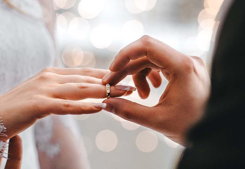 7 Wedding Band Engraving Ideas That Are Super Cute!