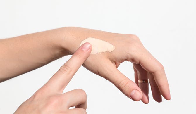 How-to-Test-Gold-at-Home-With-Makeup