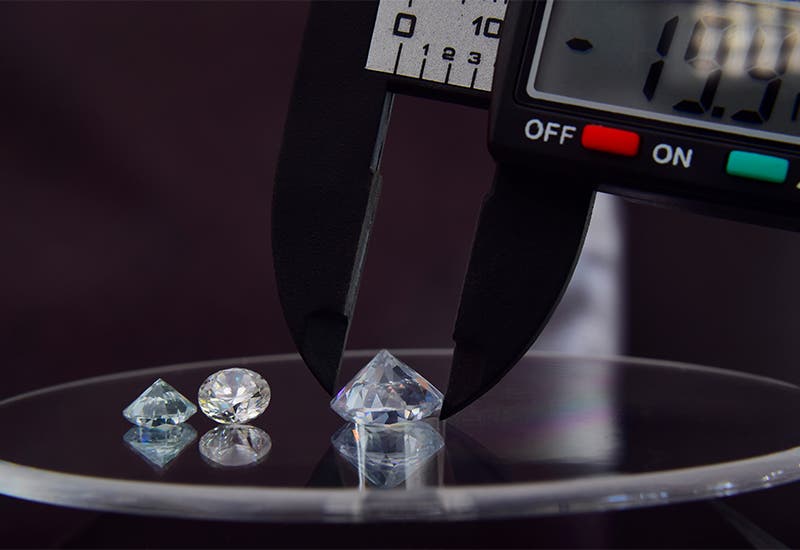 What Is the Ideal Diamond Size for an Engagement Ring?