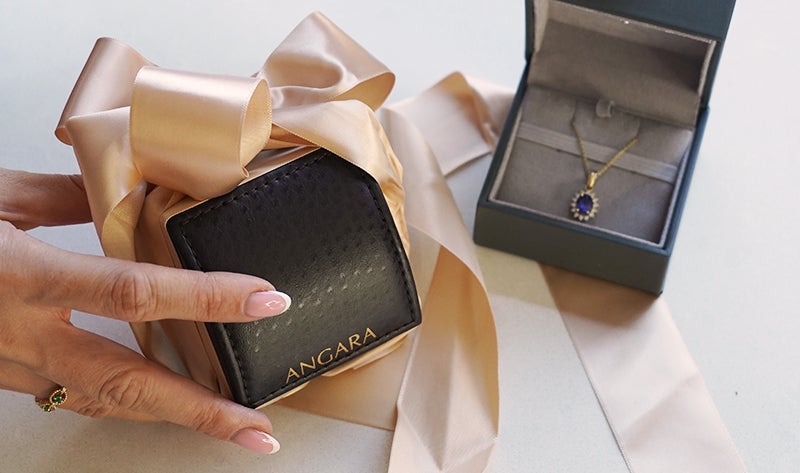 10 Thoughtful Bridal Shower Gifts That’ll Make Her Smile (and Shine!)