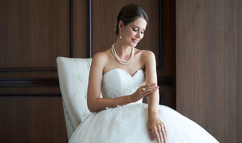 Bridal Gown Jewelry 101: How to Choose the Right Pieces to Dazzle on Your Big Day