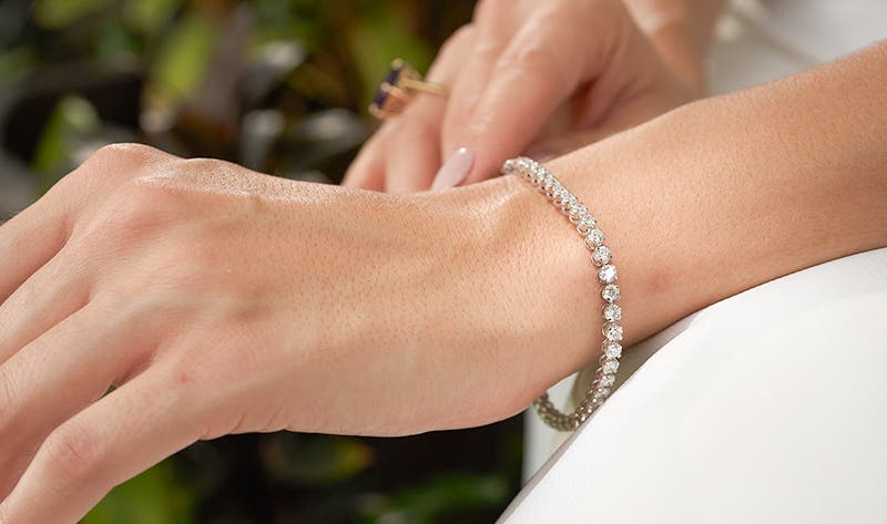 Over 3-Carat Tennis Bracelet on a Budget? Explore Lab Diamonds!